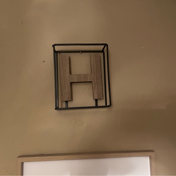 h sign - Picture 1 of 1